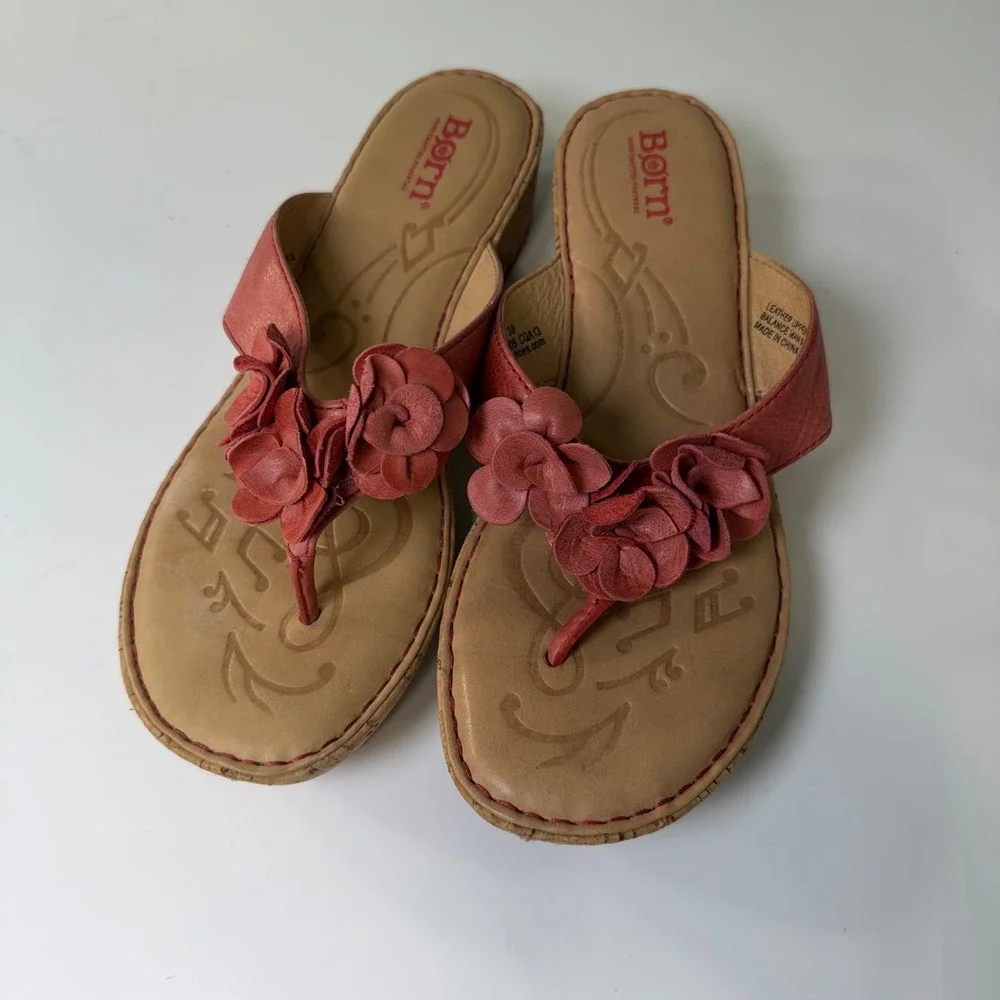 Born Womens Coral Pink Leather Floral Wedge Thong Sandals‎ B93805 Size 7 38